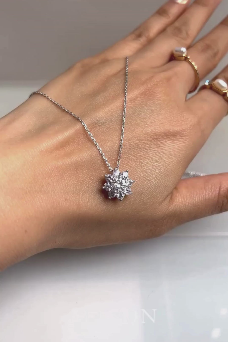 1 Carat Diamond Floral-Shaped Pendant Necklace