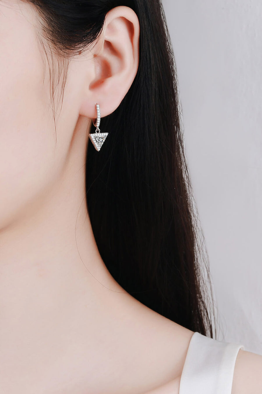 Best Diamond Earrings Jewelry Gifts for Women | 1 Carat Diamond Triangle Drop Earrings | MASON New York