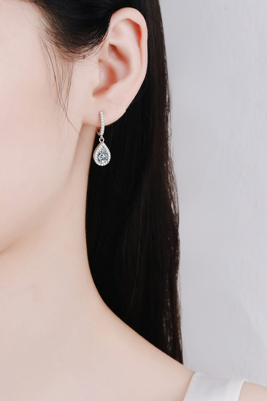 Best Diamond Earrings Jewelry Gifts for Women | 2 Carat Pear Diamond Teardrop Earrings | MASON New York